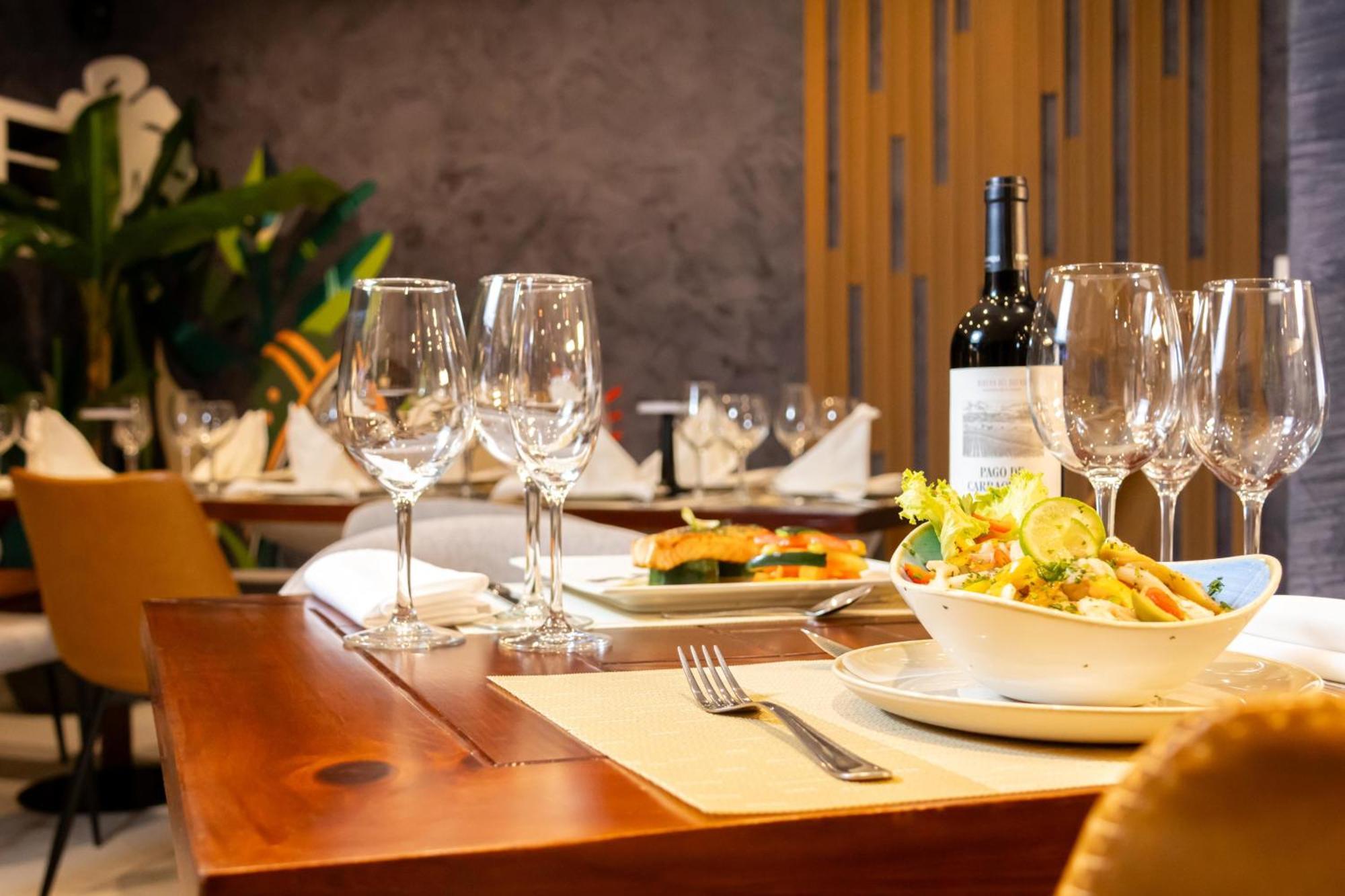Habana Hotel Y Restaurante Higuey Екстер'єр фото